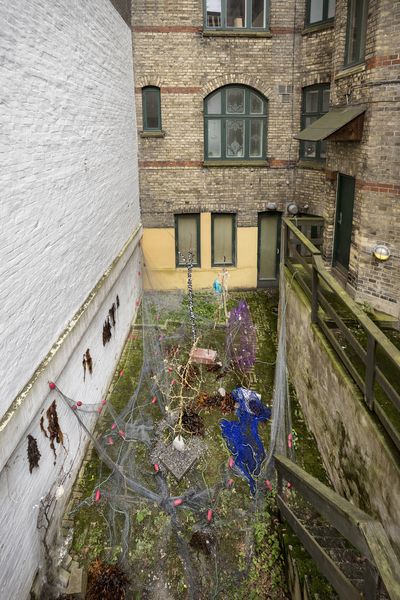 Astrid Svangren, ultra fine lily
born lippy ( oil bubbling bath )
exfoliating ( drops of sun )
bouncy sleeping towel ( cactus long handle brush )
bath pillow ( inflatable soft gel )
foamwash socks ( texturing wax ), installation skabt til You Are in My Veins i Mejlgade, kurateret af Charlotte Sprogøe for Kunsthal Aarhus, Aarhus Billedkunstcenter og Galleri Image. Foto: Jan Søndergaard.